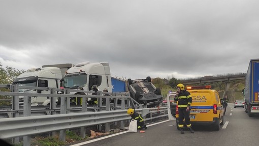 Incidente sulla A10 tra Savona e Albisola: traffico nuovamente scorrevole Incidente sulla A10 tra Savona e Albisola: traffico nuovamente scorrevole