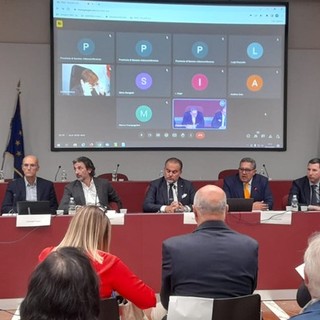 Rigassificatore, Toti dopo l'incontro in Provincia: "Previsto dal Piano energetico nazionale, da presidente sono favorevole per il bene della Liguria e del Paese"