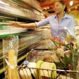 Confcommercio: calo dei consumi 2012, il peggiore dal dopoguerra