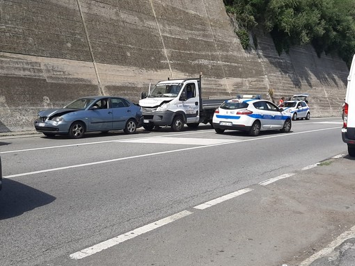 Incidente sull'Aurelia tra Savona e Albisola: coinvolto un camion e quattro autovetture