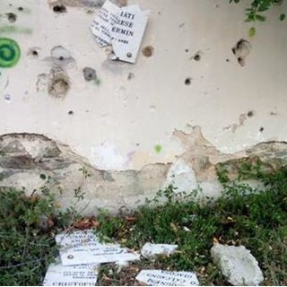 Savona, la lapide dei sette Martiri del Natale di Sangue del 1943 torna al suo posto