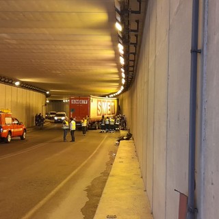 Incidente nella Galleria dell'Arsenale di Savona: una ragazza in codice giallo al Santa Corona, traffico in tilt