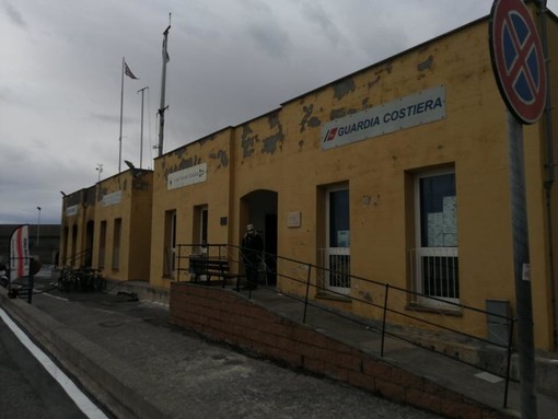 Aggressione e incendio al porto di Finale: la perizia conferma la semi infermità mentale per il colpevole