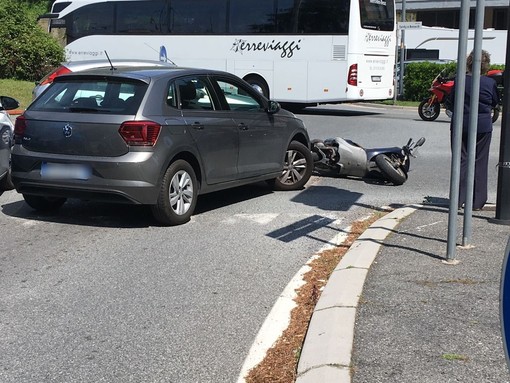 Savona, incidente in corso Tardy & Benech: illeso scooterista (FOTO) Savona, incidente in corso Tardy & Benech: illeso scooterista (FOTO)