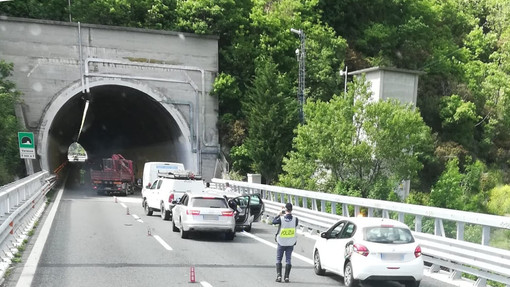 Tamponamento multiplo sulla A6 tra Altare e Savona nei pressi di un restringimento di carreggiata