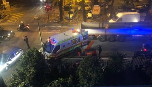 Savona, scontro tra auto e moto: un ferito in codice giallo al Santa Corona Savona, scontro tra auto e moto: un ferito in codice giallo al Santa Corona