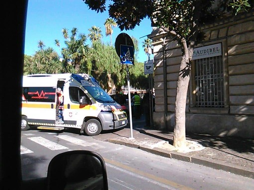 Albenga, scontro tra due macchine in zona ex Tribunale (FOTO)