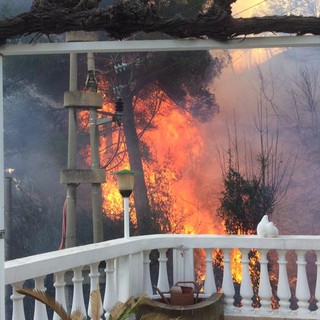 Sotto controllo gli incendi di Andora e Testico, a preoccupare è ancora il forte vento Sotto controllo gli incendi di Andora e Testico, a preoccupare è ancora il forte vento