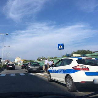 Savona, tamponamento tra auto in via Nizza (FOTO)