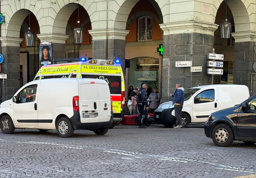 Savona, scontro tra uno scooter e un furgoncino: una persona ricoverata al pronto soccorso del San Paolo