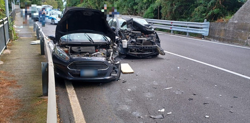 Savona, incidente stradale in via Bonini: soccorsi mobilitati (FOTO) Savona, incidente stradale in via Bonini: soccorsi mobilitati (FOTO)