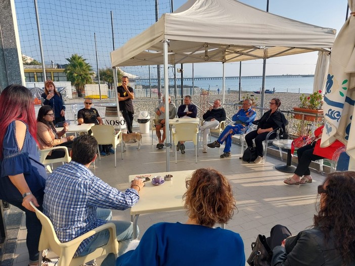 Caro bollette, commercianti di Vado sul piede di guerra, al tavolo solo Confartigianato: "Segnale che non frega niente a nessuno" (FOTO) Caro bollette, commercianti di Vado sul piede di guerra, al tavolo solo Confartigianato: "Segnale che non frega niente a nessuno" (FOTO)