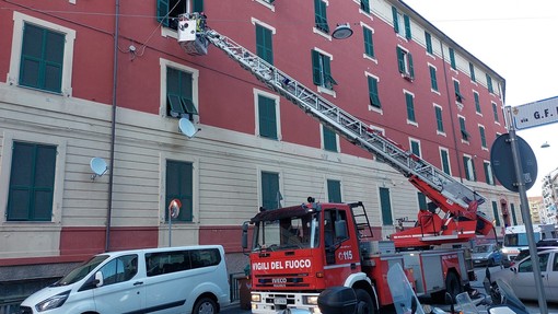 Savona, incendio in un appartamento di via Aglietto: intervento dei vigili del fuoco (FOTO) Savona, incendio in un appartamento di via Aglietto: intervento dei vigili del fuoco (FOTO)