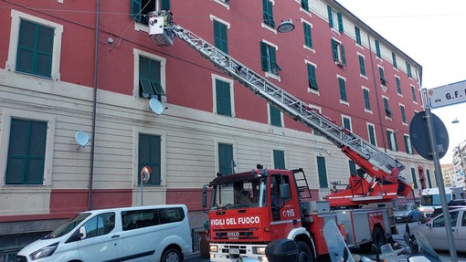Savona, incendio in un appartamento di via Aglietto: intervento dei vigili del fuoco (FOTO)
