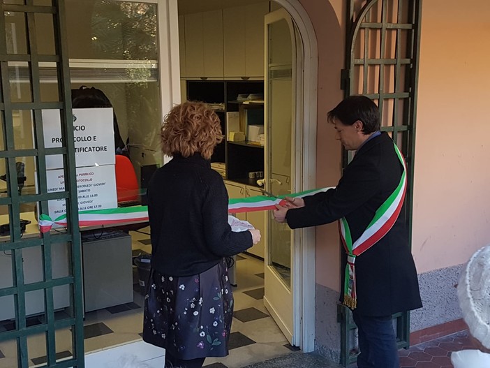 Grande partecipazione di pubblico all'inaugurazione del nuovo sportello polifunzionale di Spotorno (FOTO)
