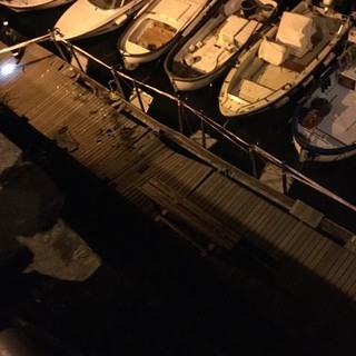 Savona, incidente in Porto: capovolta una macchina nella banchina (FOTO)