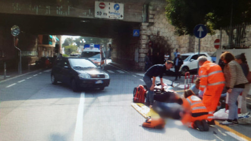 Auto contro moto in via Colla a Celle Ligure, ferito un 49enne