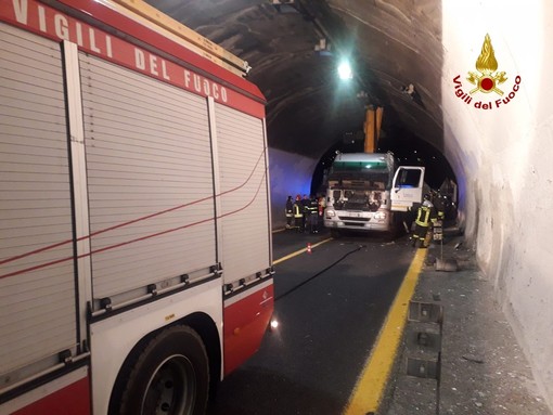 Incidente in autostrada tra Celle e Albisola: coinvolto un mezzo pesante, disagi al traffico