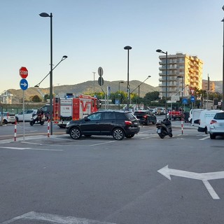 Savona, scontro auto-moto in via Nizza: un ferito trasportato in codice rosso al San Paolo Savona, scontro auto-moto in via Nizza: un ferito trasportato in codice rosso al San Paolo