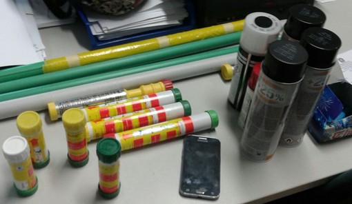 Supporter dell’Albenga fermati in autostrada con bastoni e petardi