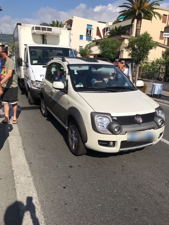 Varigotti, tamponamento sulla via Aurelia: due codici gialli Varigotti, tamponamento sulla via Aurelia: due codici gialli