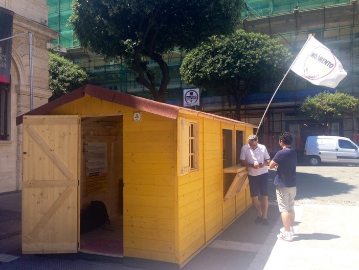 Savona, dissequestrato il gazebo del M5S in piazza Sisto: "Avevamo ragione, faremo ricorso" Savona, dissequestrato il gazebo del M5S in piazza Sisto: "Avevamo ragione, faremo ricorso"