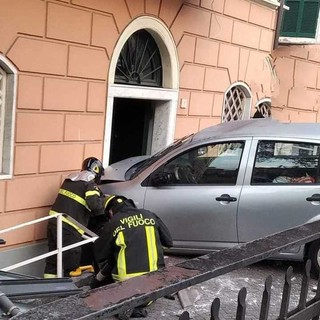 Celle, auto sbanda e si schianta contro un palazzo in via Matteotti, leggermente ferita la conducente Celle, auto sbanda e si schianta contro un palazzo in via Matteotti, leggermente ferita la conducente