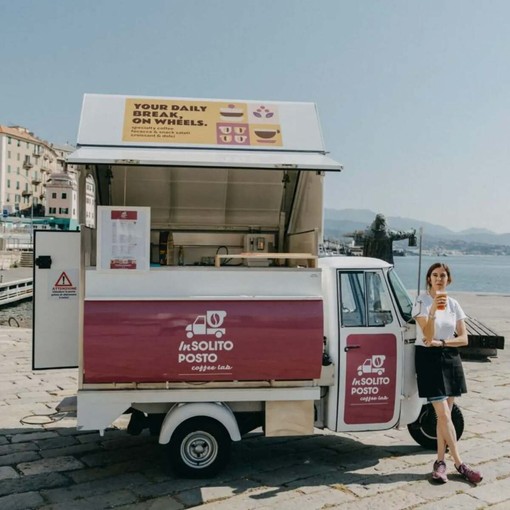 Un “InSolito Posto” per un caffè: l’Ape-chiosco che fa tappa nel savonese e il sogno di Manuela Un “InSolito Posto” per un caffè: l’Ape-chiosco che fa tappa nel savonese e il sogno di Manuela