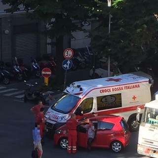 Savona, scontro tra ambulanza e auto in corso Mazzini (FOTO)