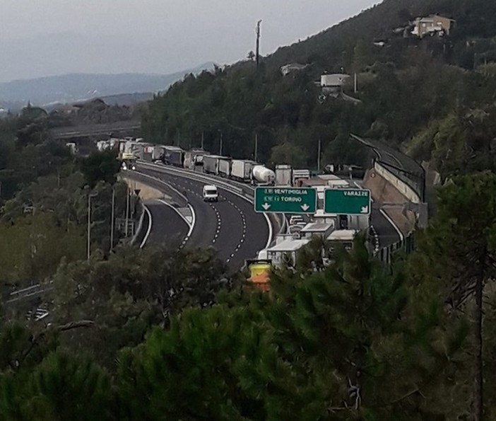 Maxi tamponamento sulla A10 tra Varazze e Celle: traffico in tilt