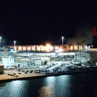 Auto in fiamme nel Terminal Auto del porto di Savona: proseguono le indagini