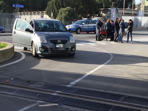 Savona, scontro tra moto e auto: un codice giallo al San Paolo