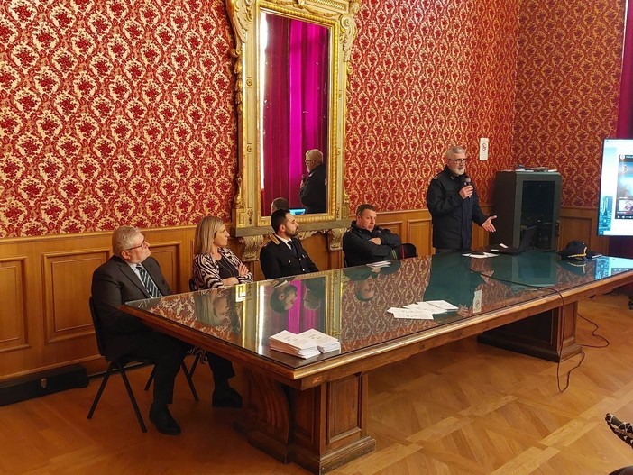 Occhio alle truffe, in Piazza del Popolo a Savona in arrivo uno sportello di supporto psicologico. Assessore Pasquali: "Richiesto il finanziamento, può essere un aiuto"