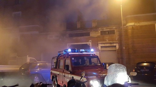 Savona, incendio in via Milano: intervento dei vigili del fuoco