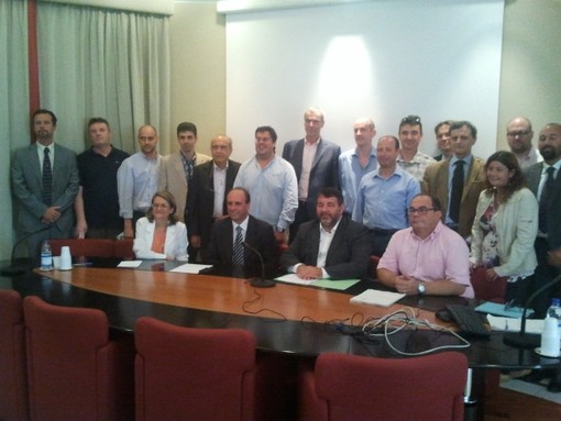 Un momento della sigla dell' intesa tra Enel, Regione e comuni