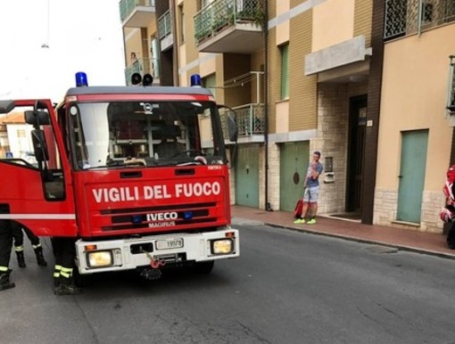Incendio in un appartamento a Ceriale: intervento dei vigili del fuoco (FOTO)