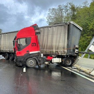 Incidente sulla A6, autostrada chiusa tra Millesimo e Ceva in direzione Torino Incidente sulla A6, autostrada chiusa tra Millesimo e Ceva in direzione Torino