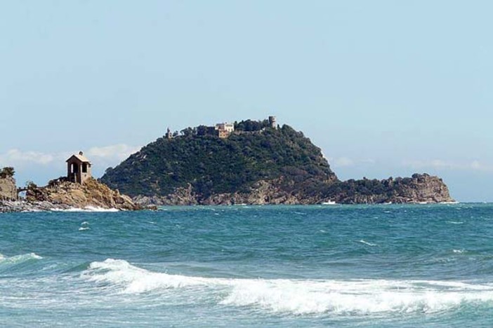 Isola Gallinara, al via la bonifica ambientale dei fondali e del mare circostante