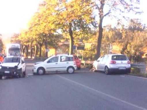 Carcare, auto a forte velocità scontra una vettura in coda sulla provinciale: un ferito Carcare, auto a forte velocità scontra una vettura in coda sulla provinciale: un ferito