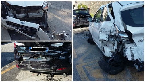 Savona, sterza per evitare un gatto e si schianta contro due auto parcheggiate: tre mezzi distrutti alla Rusca
