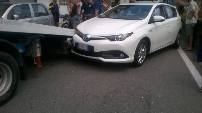 Malore alla guida: auto contro carro attrezzi a Varazze Malore alla guida: auto contro carro attrezzi a Varazze