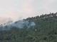 Incendio boschivo a Cisano: prosegue il presidio, nuovi focolai domati (FOTO)