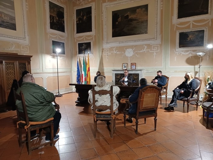 L'Amministrazione comunale all'incontro con le categorie lo scorso 22 febbraio per parlare dell''ospedale L'Amministrazione comunale all'incontro con le categorie lo scorso 22 febbraio per parlare dell''ospedale
