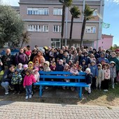 Andora, panchina blu nei giardini del Municipio per la Giornata mondiale della consapevolezza sull’autismo