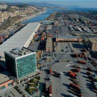 Droga: maxisequestro a Genova, 7 tonnellate hashish