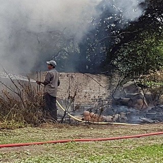 Albenga: incendio in una serra a Vadino (FOTO e VIDEO)