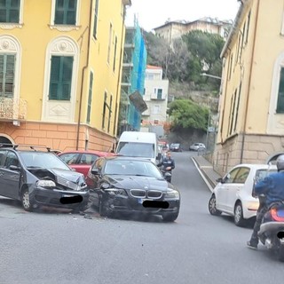 Scontro tra auto a Celle Ligure: traffico in tilt (FOTO)
