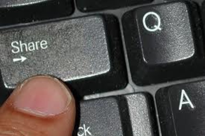 Democrazia contro la barbarie: la Norvegia sceglie, niente più controlli sul file-sharing Democrazia contro la barbarie: la Norvegia sceglie, niente più controlli sul file-sharing