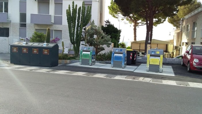Alassio, stretta contro i "furbetti dei rifiuti": chiudono cassonetti e isole ecologiche