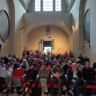 Grande partecipazione per l’incontro sul futuro dell’ospedale di Albenga: intervento anche del sindaco in veste di medico